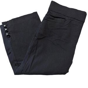 89th & Madison Pants Black Cris Cross‎ Design Capri- Medium
